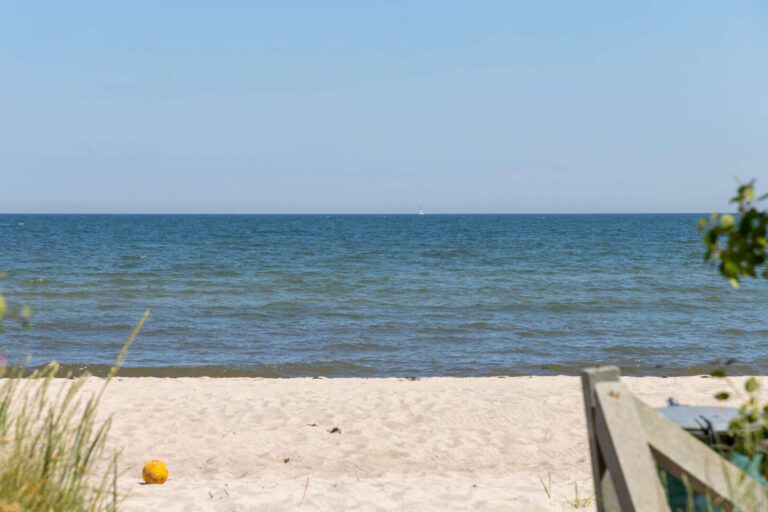 Der feinsandige Strand von Lobbe