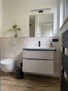 Das hochwertige Badezimmer im Souterrain