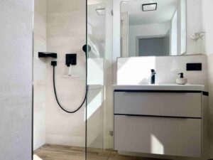 Das tageslicht Badezimmer im Souterrain