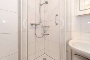 Das helle Badezimmer