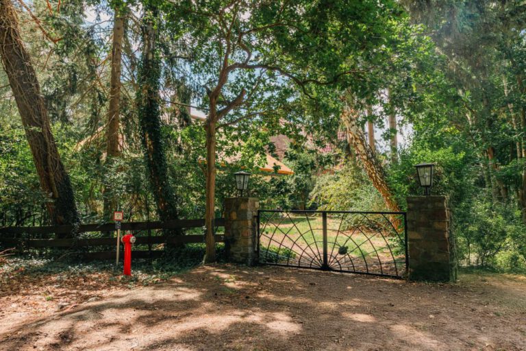 Privatsphäre genießen beim Ankommen auf dem Grundstück