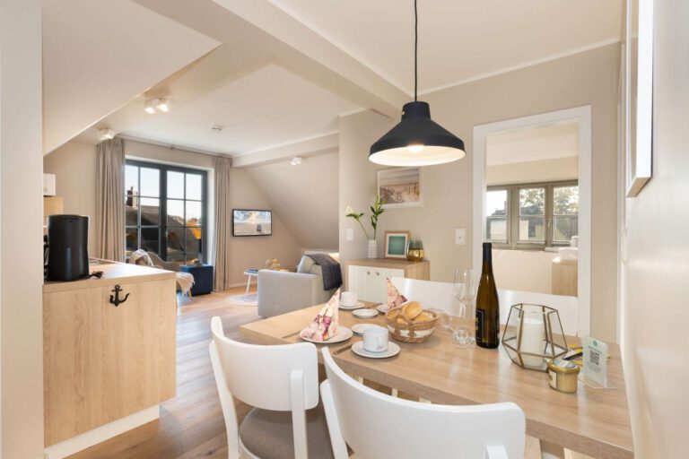 Der helle Wohn- und Essbereich