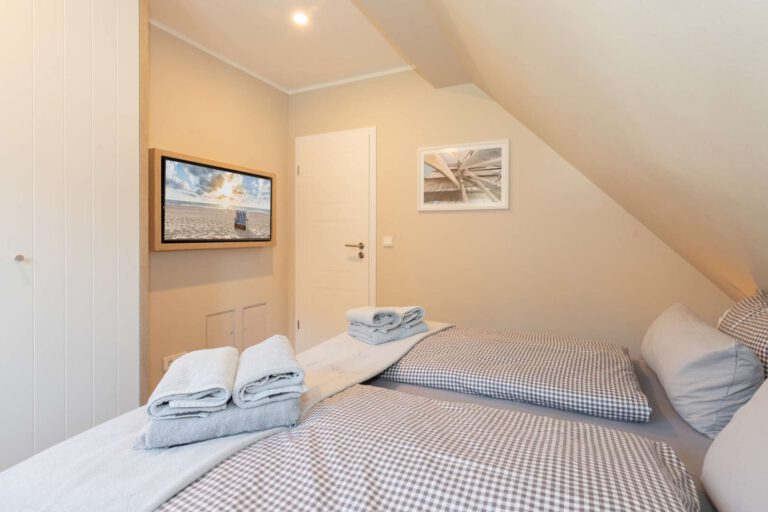 Das gemütliche Schlafzimmer mit Fernseher