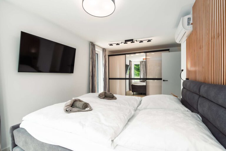 Das gemütliche Schlafzimmer 2 mit Ausrichtung zum Wald