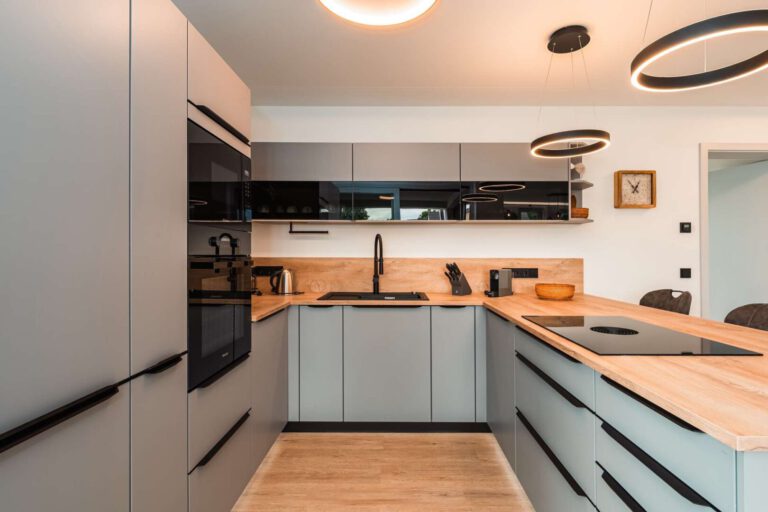 Die moderne Einbauküche mit Markengeräten