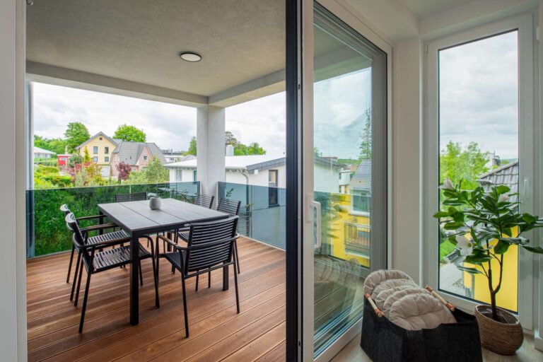 Die geräumige Loggia mit Süd-West Ausrichtung