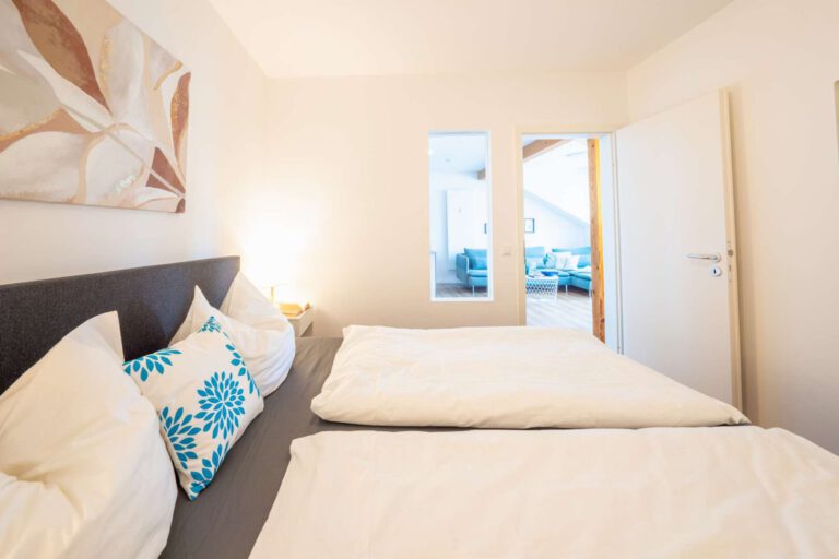 Das ruhige Schlafzimmer – Wohnung oben