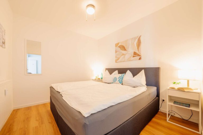 Das ruhige Schlafzimmer – Wohnung oben