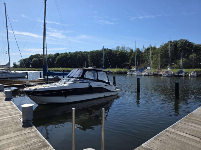 Exklusives Baugrundstück mit Bebauungsmöglichkeiten und separatem Wasserzugang