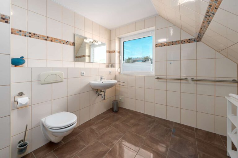 Das helle Badezimmer