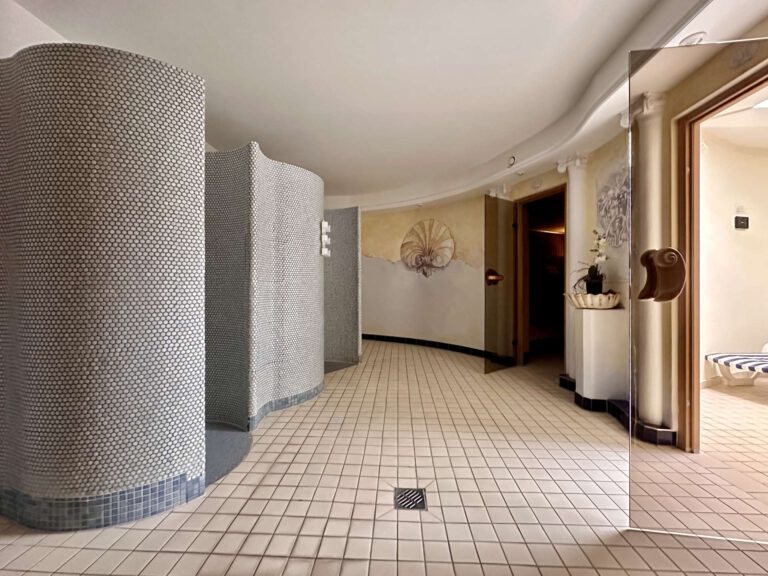 Zugang zum Wellnessbereich
