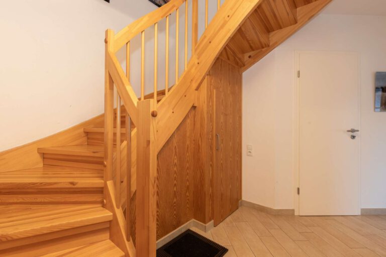 Die stilvolle Holztreppe