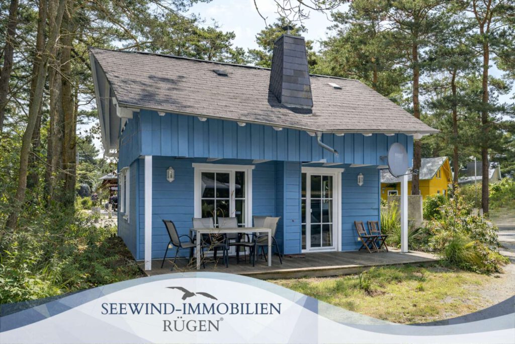Maritimes Ferienhaus mit Terrasse und Kamin