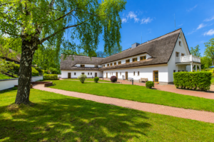 Die gepflegte Außenanlage