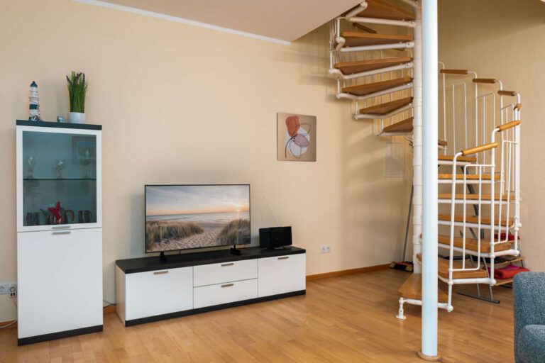 Die charakteristische Wendeltreppe ins Obergeschoss