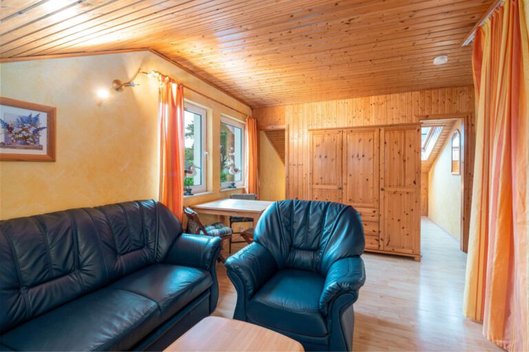 Das gemütliche Wohn- und Esszimmer im Obergeschoss