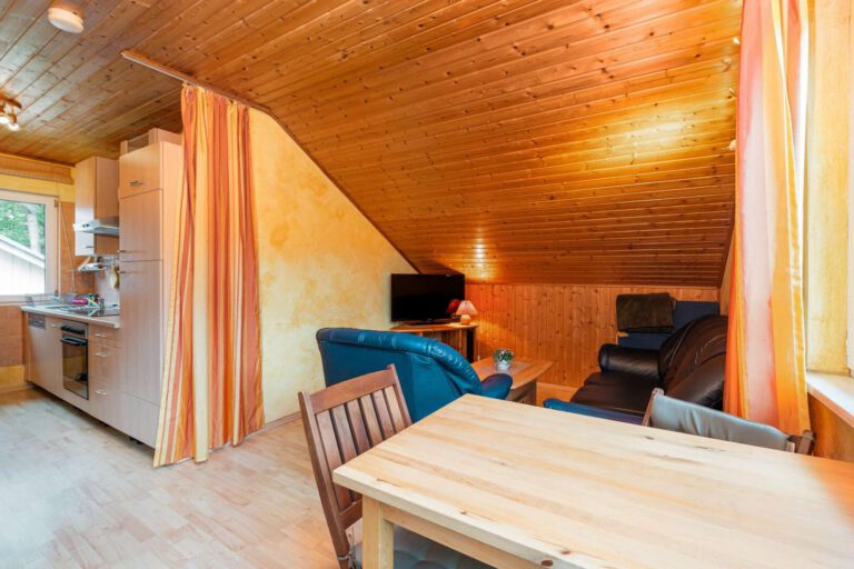 Das gemütliche Wohn- und Esszimmer im Obergeschoss