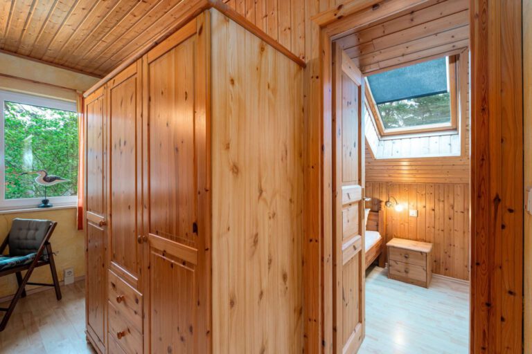 Der Blick ins kuschelige Schlafzimmer im Obergeschoss