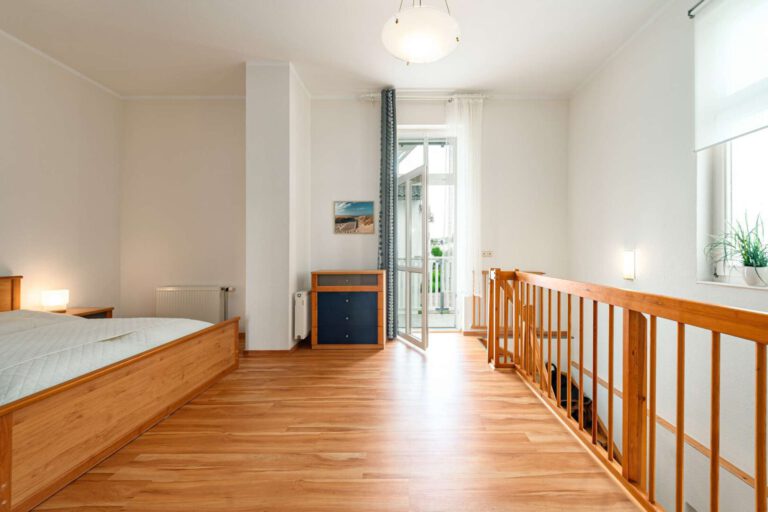Das gemütliche Schlafzimmer mit Süd-Balkon