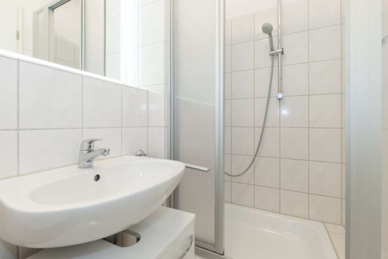 Das helle Badezimmer