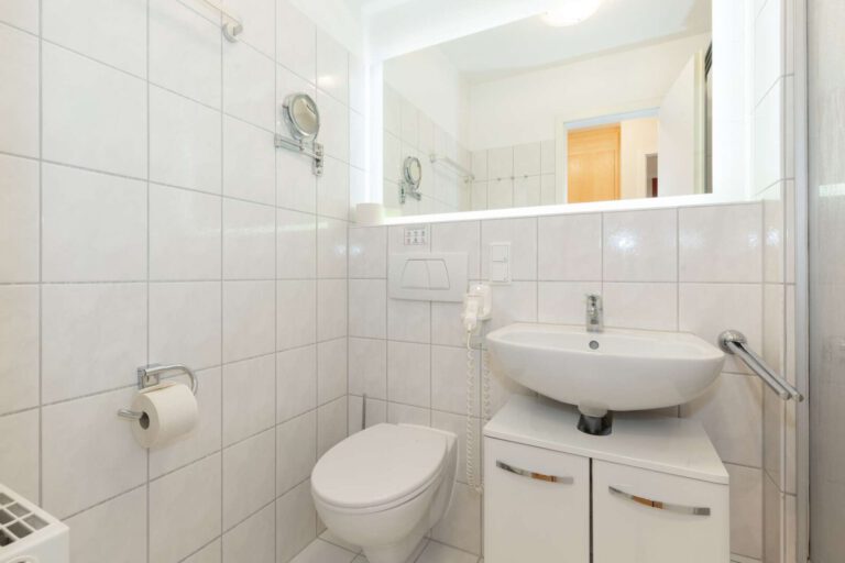 Das helle Badezimmer