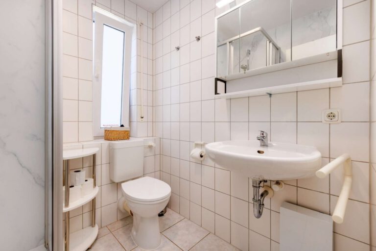 Das helle Badezimmer