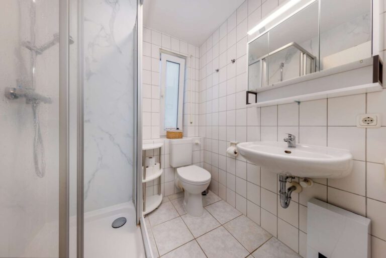 Das helle Badezimmer
