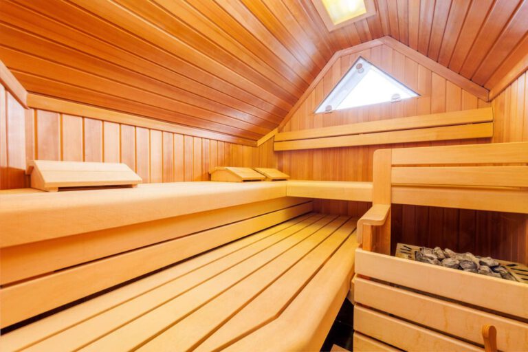 Der Wellnessbereich im Dachgeschoss