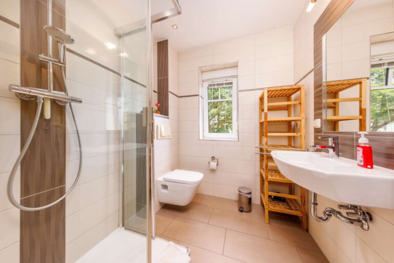 Das moderne Badezimmer (Zum Fischer)